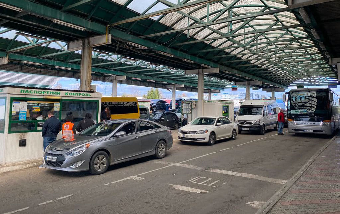 Виїзд за кордон з дитиною під час війни. Документи, правила та всі деталі